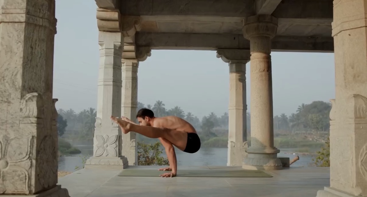 Tittibhasana